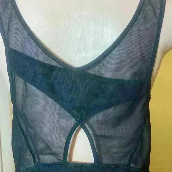 Lululemon Atheistic Top - Picture 9 of 9